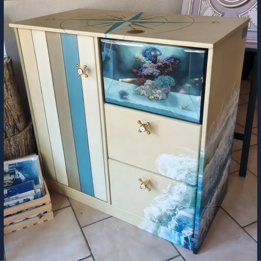 meuble peint peintre sur meuble atelier so creativ commode bord de mer plage vague resine signature aquarium 4.webp