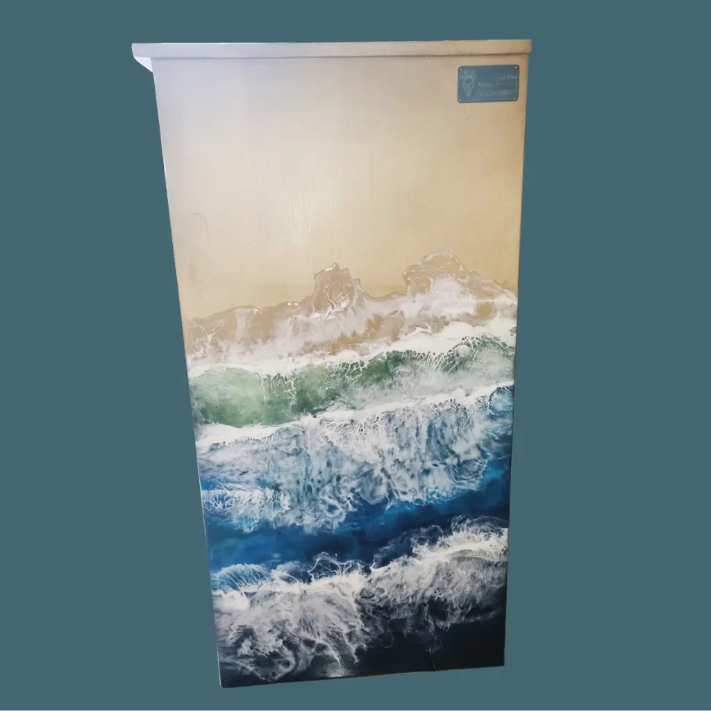 meuble peint peintre sur meuble atelier so creativ commode bord de mer plage vague resine signature aquarium 9.webp