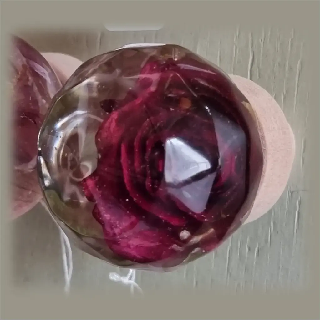 Furniture knob - Red Diamond